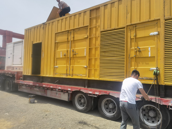 万山除了负载情况和发动机维护，还有哪些因素会影响 200kw 柴油发电机的油耗？