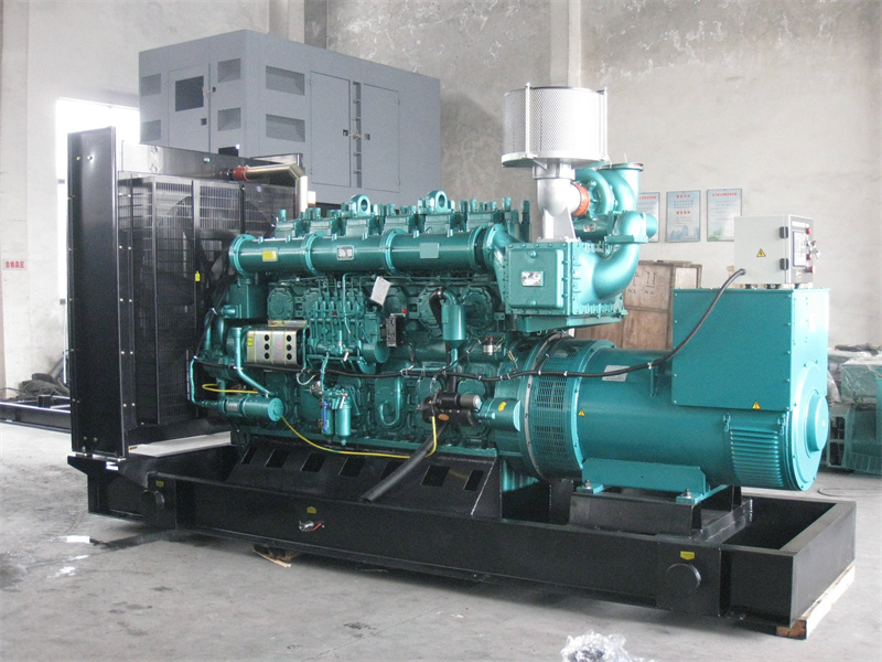 万山200KW 柴油发电机的油耗是多少？