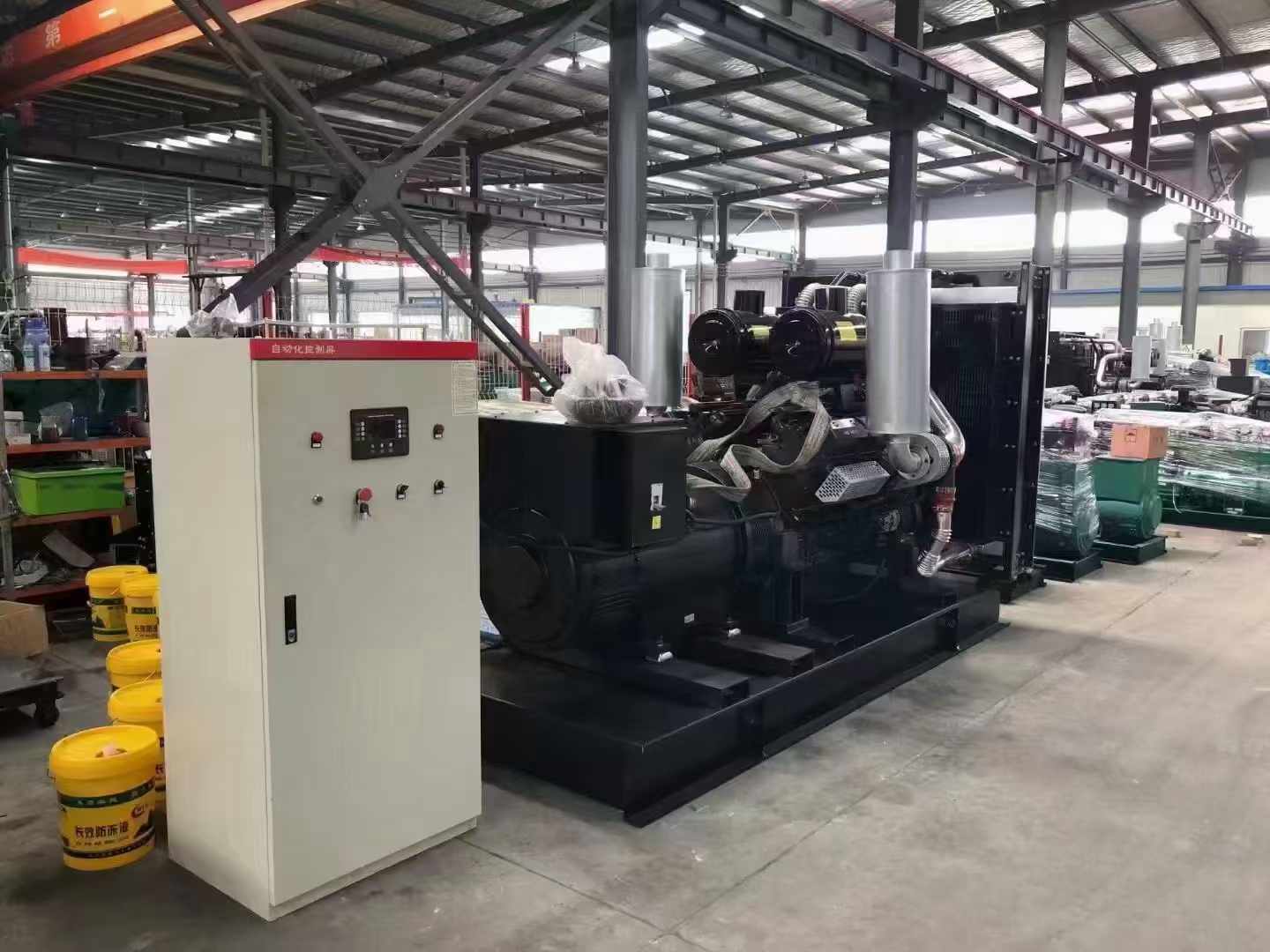 万山柴油发电机运行时的噪音和振动水平如何？