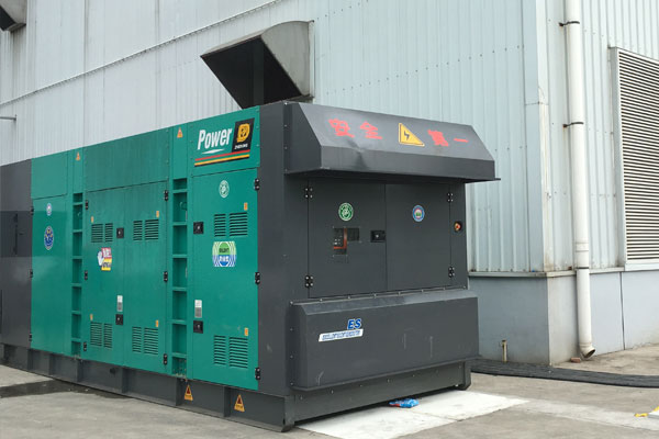 万山燃油滤清器的更换流程是怎样的？