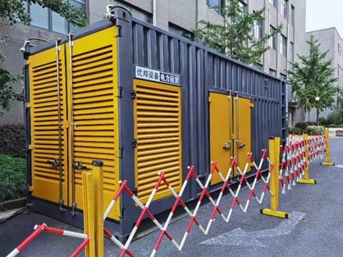 万山如何使用转速表检查发动机的转速？