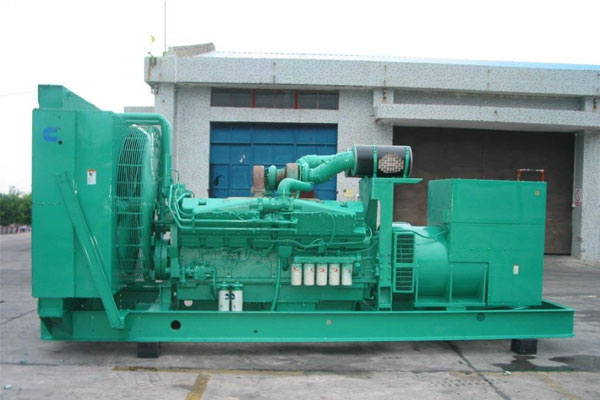 万山工厂发电机应急发电时如何更准确地检查发电机状态？