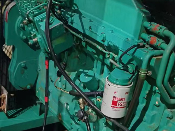 万山如何确定新的发电机组控制系统是否与原系统兼容？