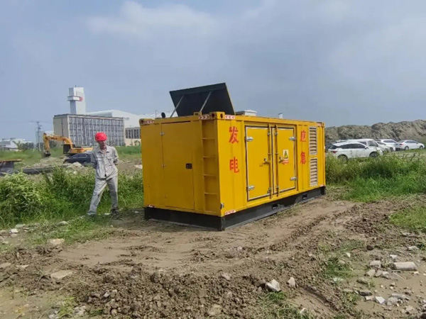 万山冬季低温环境下，发电机组启动电瓶的容量需求是否会增加？