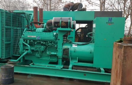 万山发电机组如何判断水冷式机油散热器内部是否需要清洗？