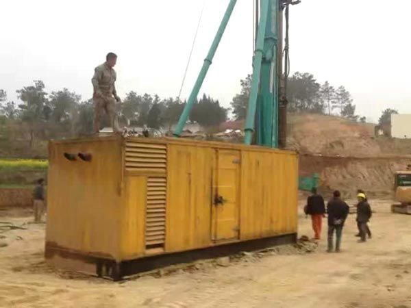 万山如何判断水冷式机油散热器密封件是否需要更换？